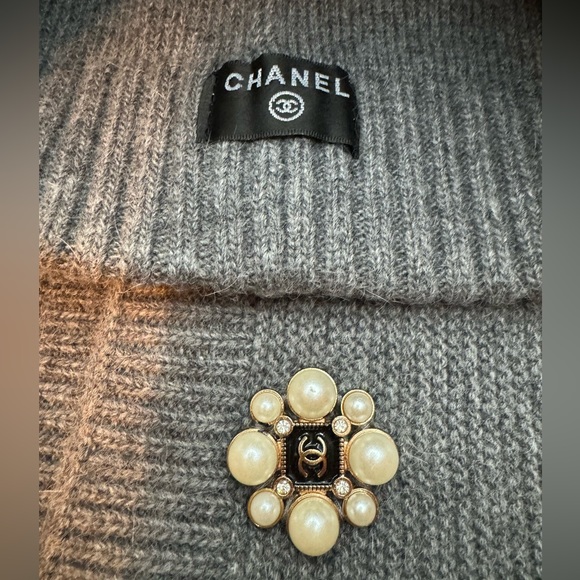 CHANEL Wool Scarf and Beanie Matching Set in Grey OS - Brand New - Authentic - - Picture 6 of 8
